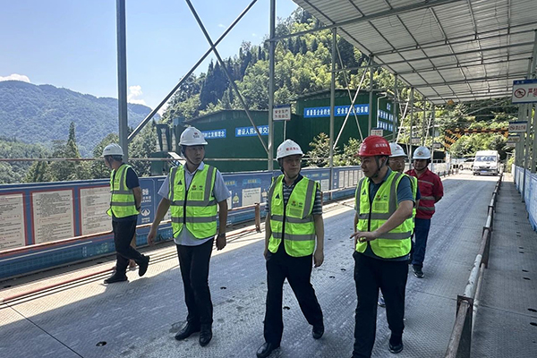 蜀道集團總工程師黃兵調研都四斜井項目