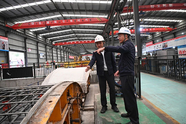 四川路橋黨委委員、紀委書記焦利軍赴都四項目檢查指導工作