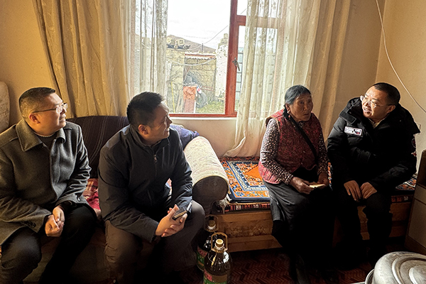 四川路橋黨委副書(shū)記、副董事長(zhǎng)、總經(jīng)理羊勇前往阿壩縣調(diào)研托底性幫扶工作