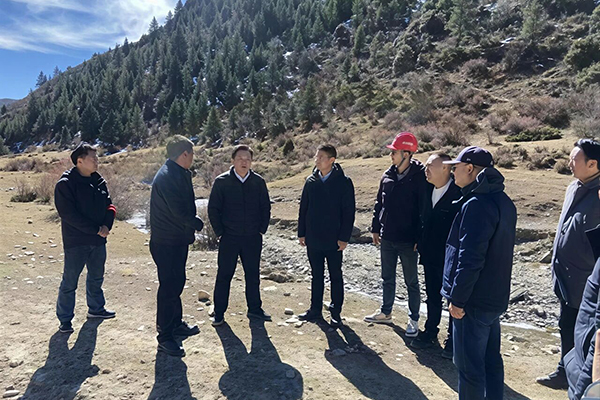 雅江縣委書(shū)記王軍率隊(duì)深入X038米呷項(xiàng)目督導(dǎo)調(diào)研