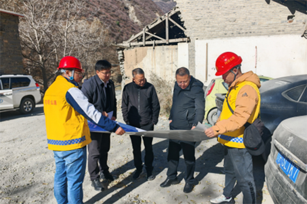 四川省交通運(yùn)輸廳黨組成員、副廳長(zhǎng)王茂奎率隊(duì)赴國(guó)道317線開(kāi)展調(diào)研工作